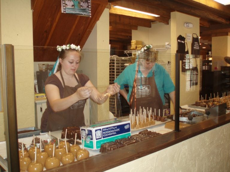 maifest_2010_choc_haus_dipping_(2)