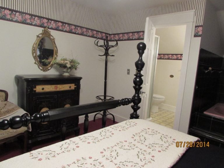 Rawsons-room-4a Rawsons-room-4a